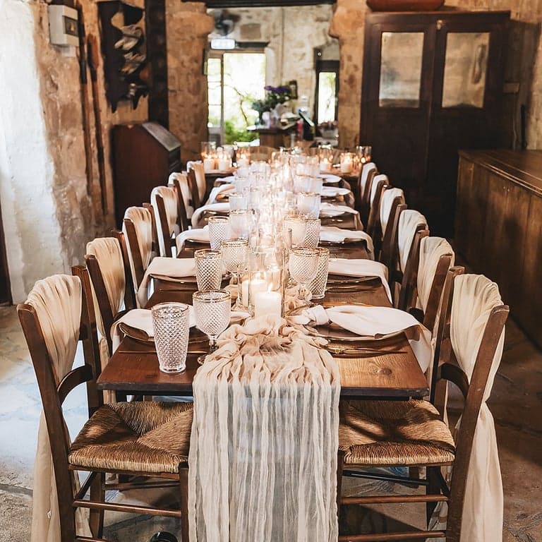 Wedding table styling with garland runner